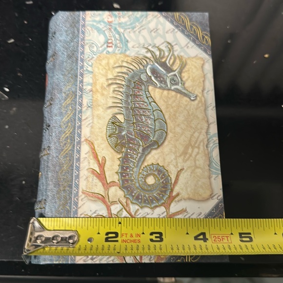 Small book box for keepsakes - Picture 5 of 7